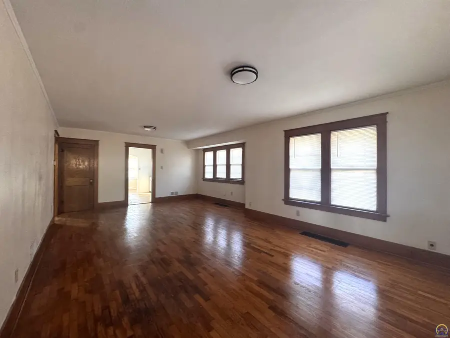 301 SW Western Ave, Topeka, KS 66606 - Image #2