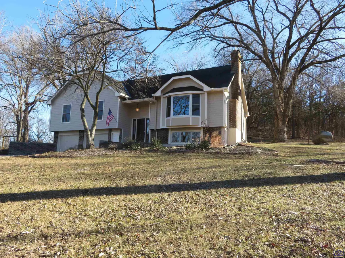 24243 Sandusky Rd, Tonganoxie, KS 66086 - Image #1