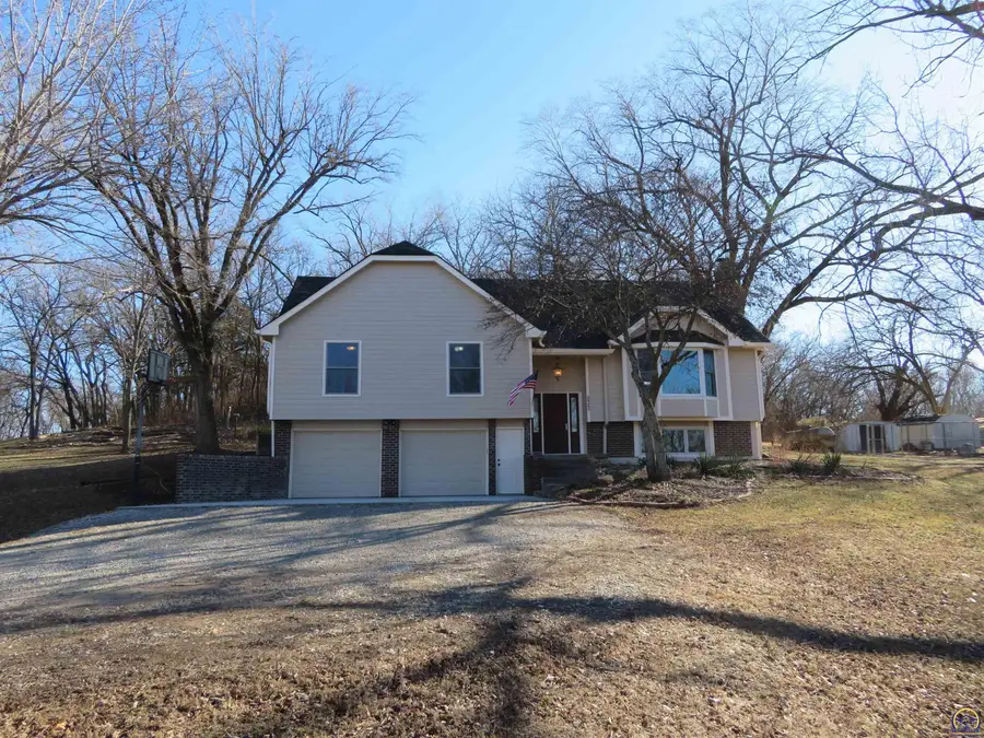 24243 Sandusky Rd, Tonganoxie, KS 66086 - Image #3