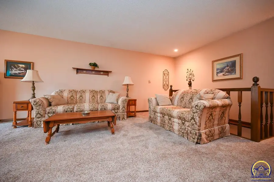 2236 SW Westport Sq, Topeka, KS 66614 - Image #2