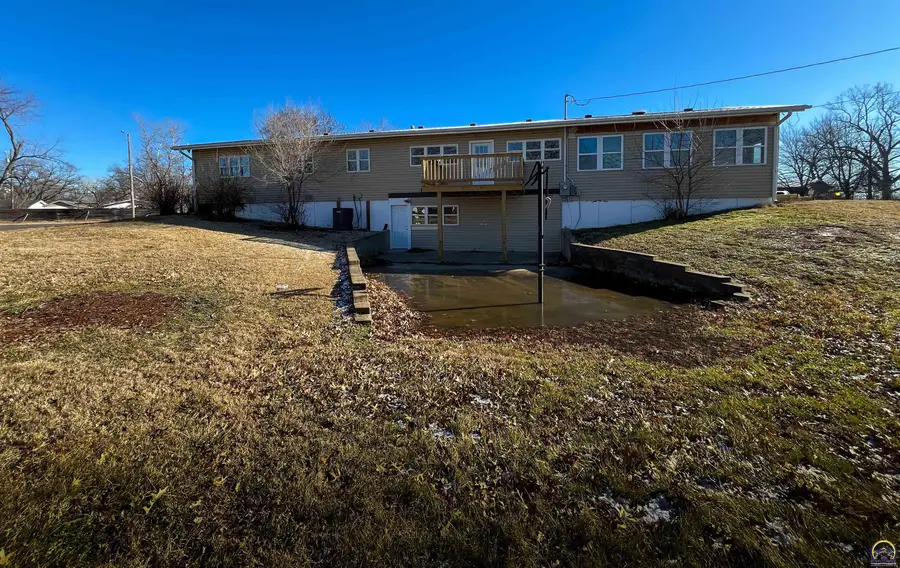 6823 SW Knoll Ct, Topeka, KS 66619 - Image #3