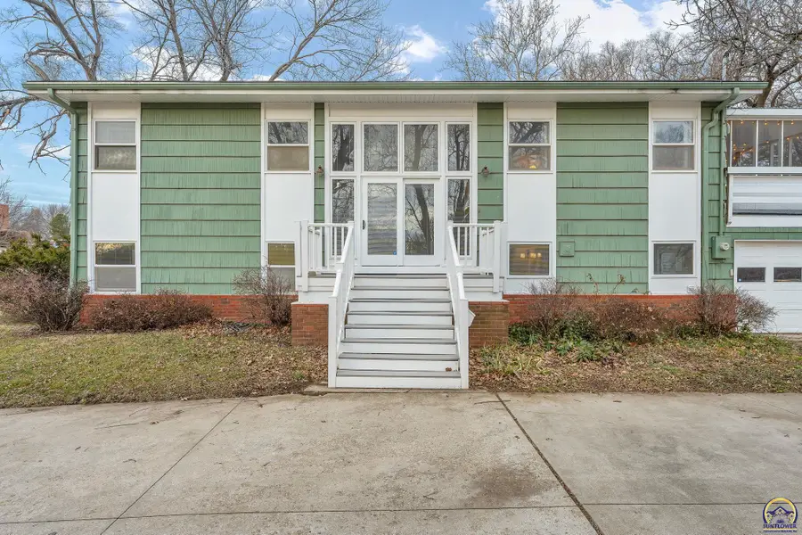 1020 Crestline Dr, Lawrence, KS 66049 - Image #2