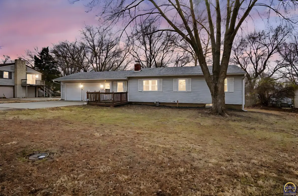 341 NE Monhollon Dr, Topeka, KS 66617 - Image #1