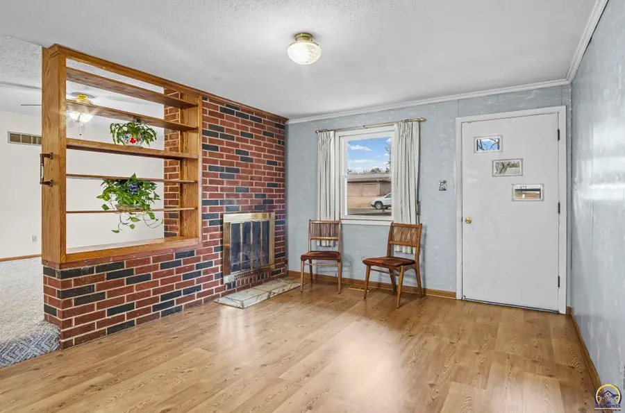341 NE Monhollon Dr, Topeka, KS 66617 - Image #3