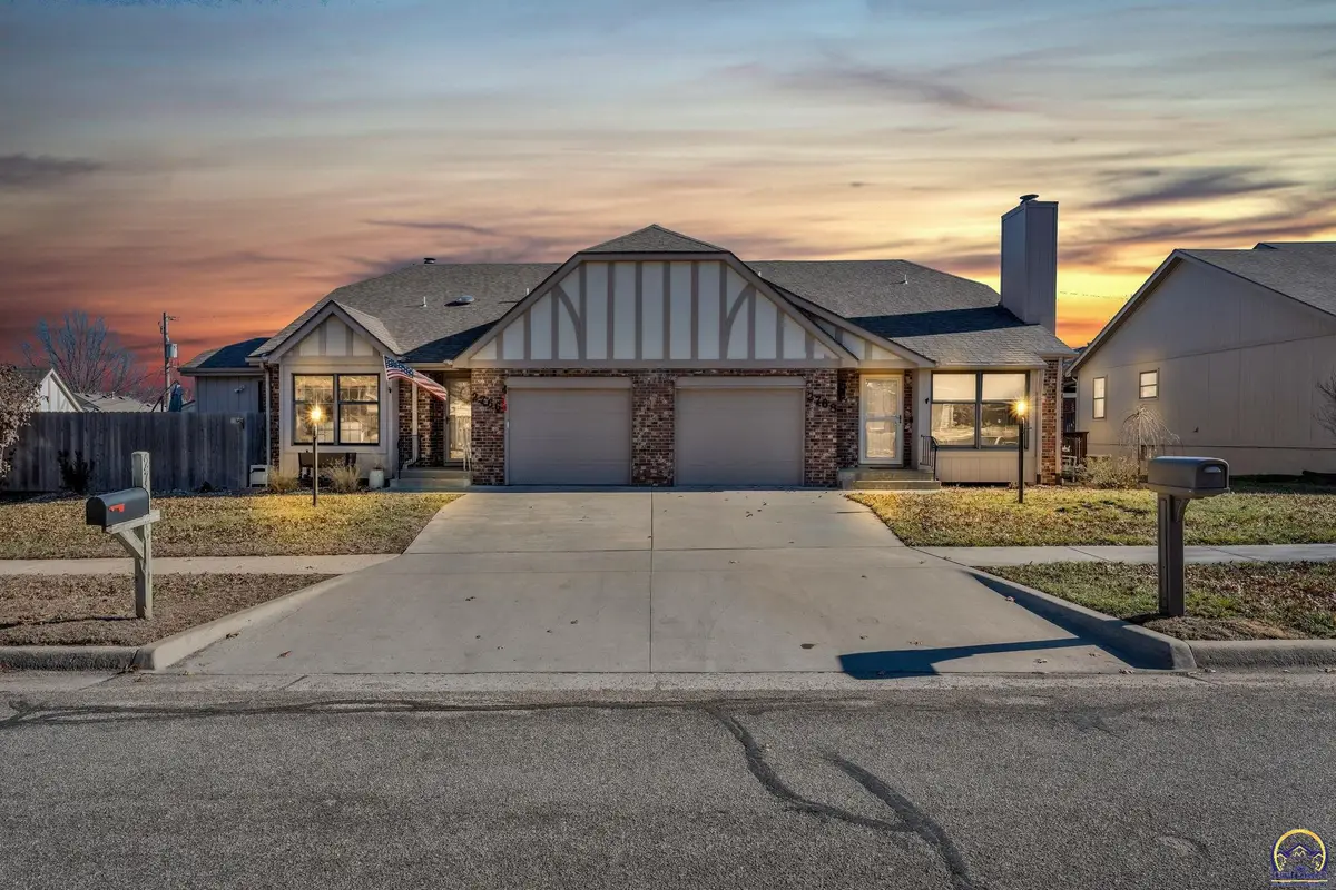 2766 SW Arrowhead Rd, Topeka, KS 66614 - Image #1