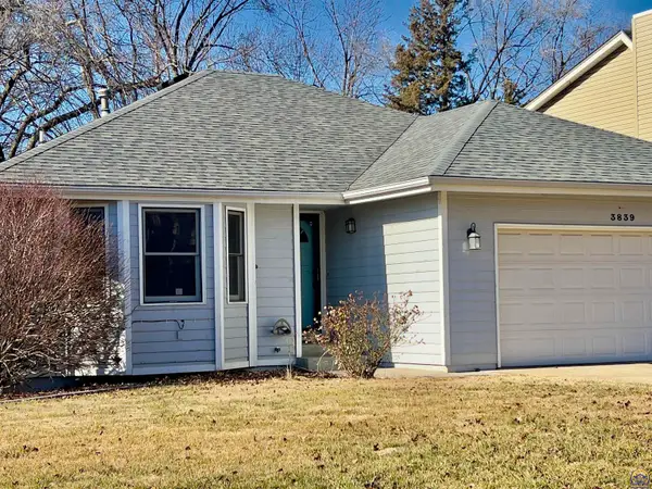 3839 SW Cambridge Ave, Topeka, KS 66610
