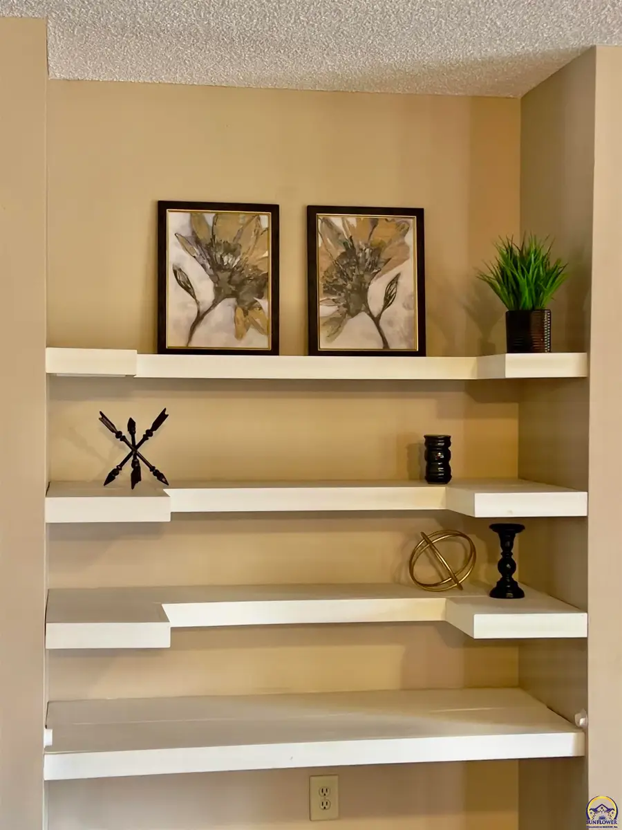 3839 SW Cambridge Ave, Topeka, KS 66610 - Image #3