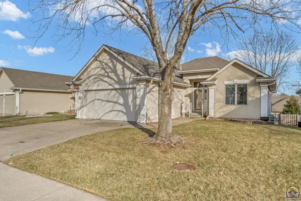 2412 SW Kings Ct, Topeka, KS 66614-4391
