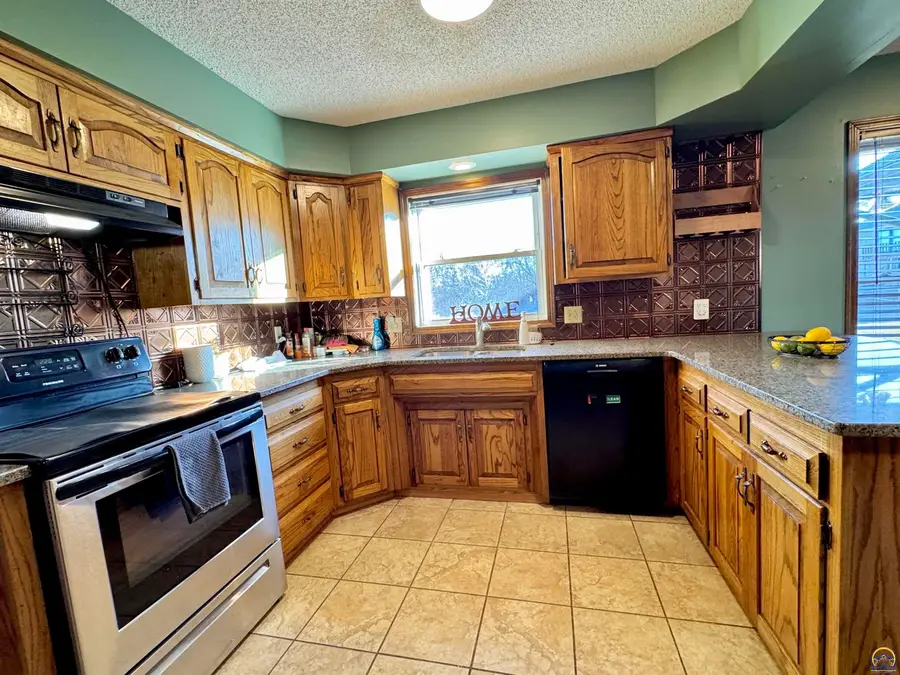 3630 SW Kings Forest Rd, Topeka, KS 66610 - Image #2