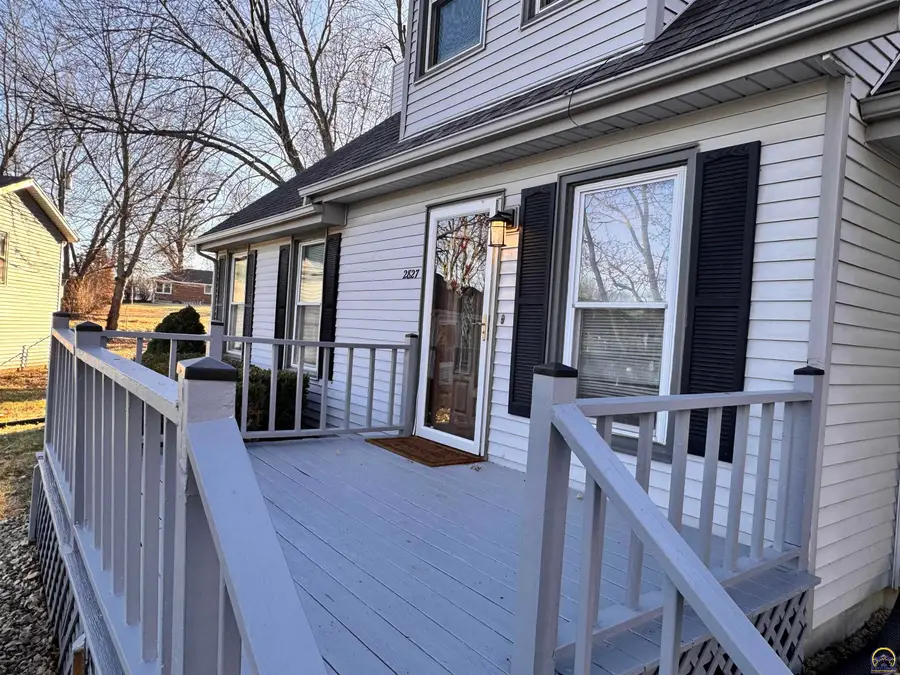 2827 SE Glenside Ct, Topeka, KS 66605 - Image #3
