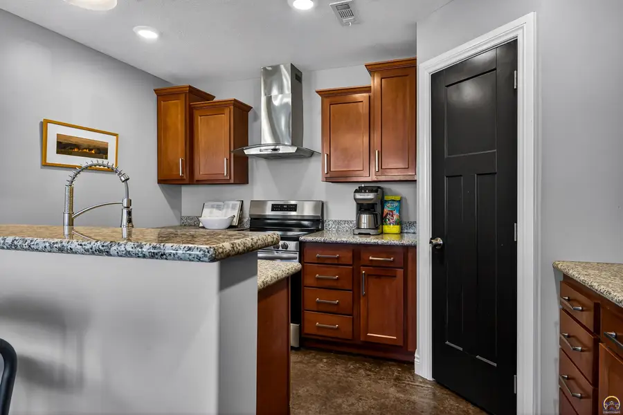 6318 SW 44th Ct, Topeka, KS 66610 - Image #2