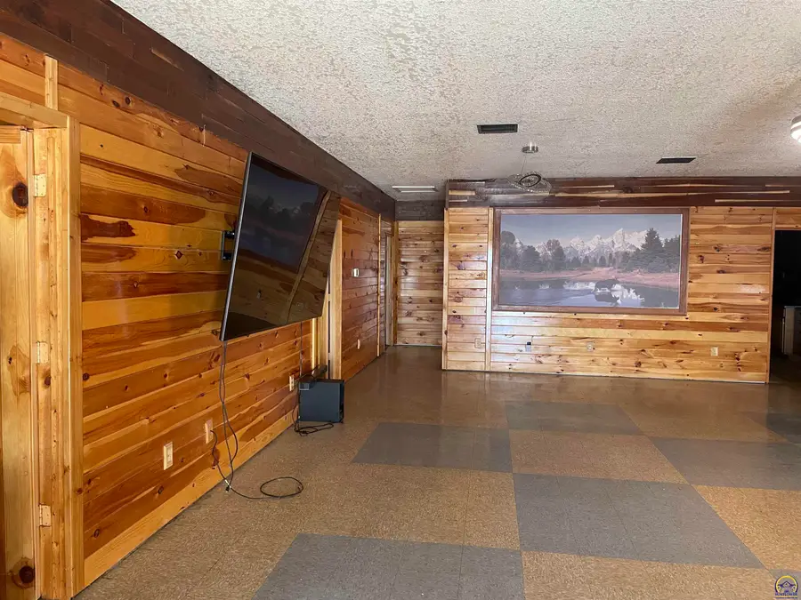 1325 SE 85th St, Wakarusa, KS 66546 - Image #2