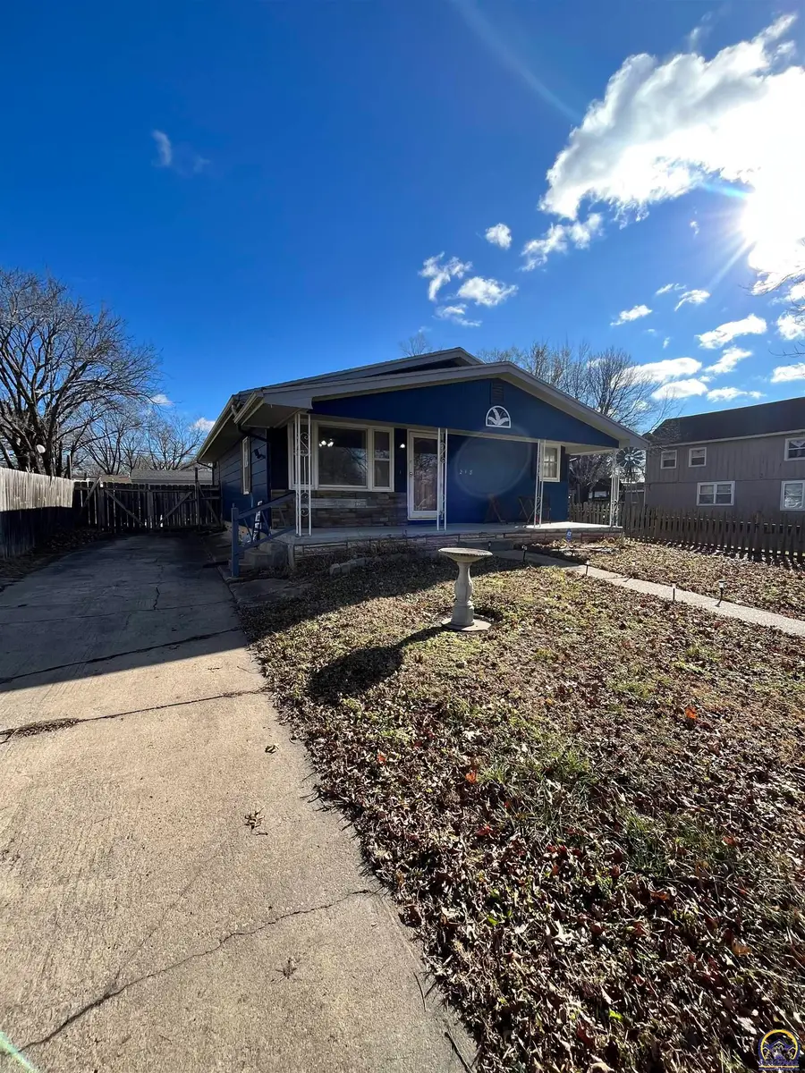 218 S Cottonwood St, Emporia, KS 66801 - Image #2