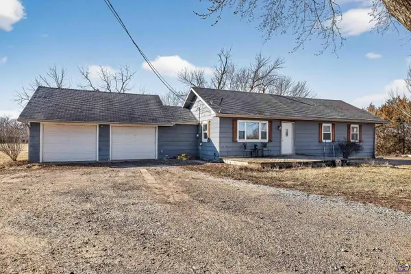 16325 R Rd, Mayetta, KS 66509