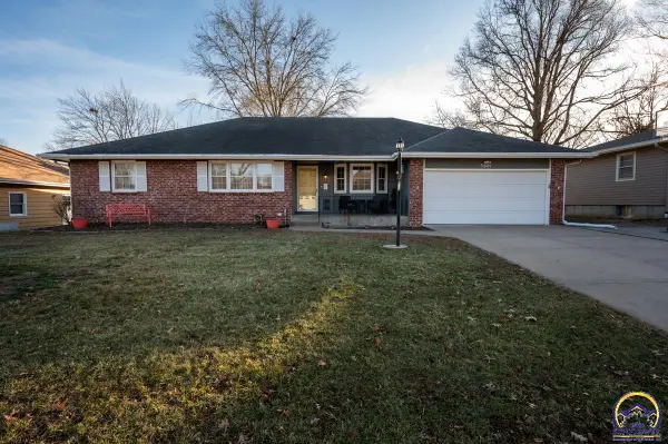 5601 SW 24th St, Topeka, KS 66614