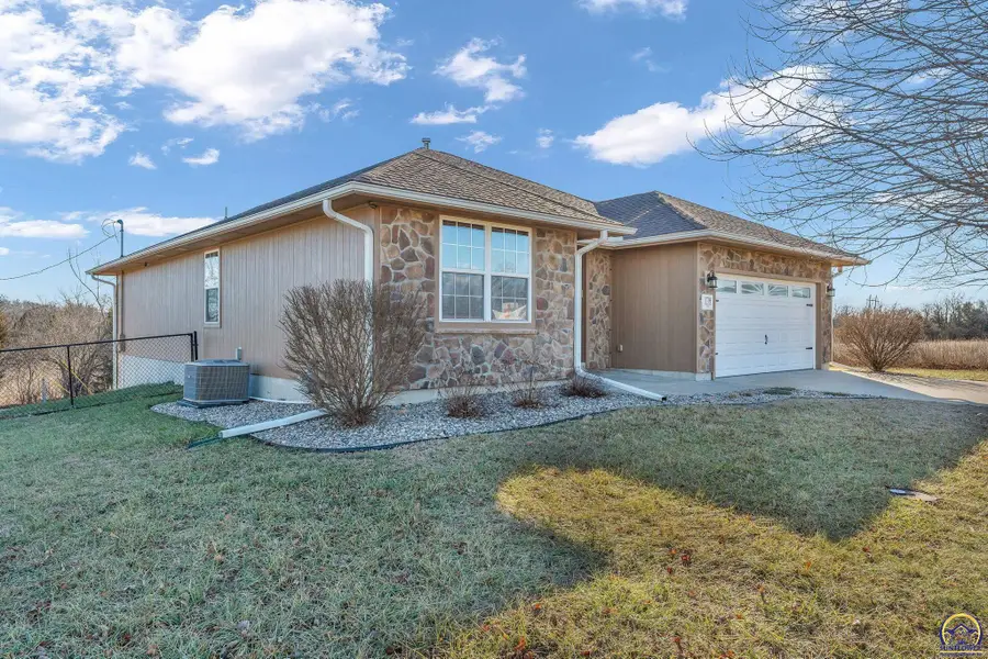 3704 NW Cherry Creek Dr, Topeka, KS 66618 - Image #3
