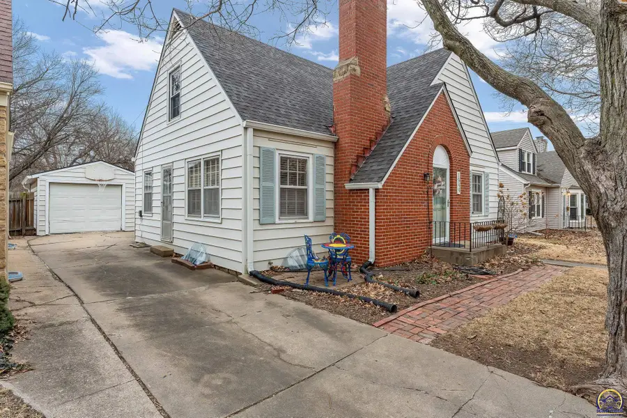 1944 SW Bowman Ct, Topeka, KS 66604 - Image #2