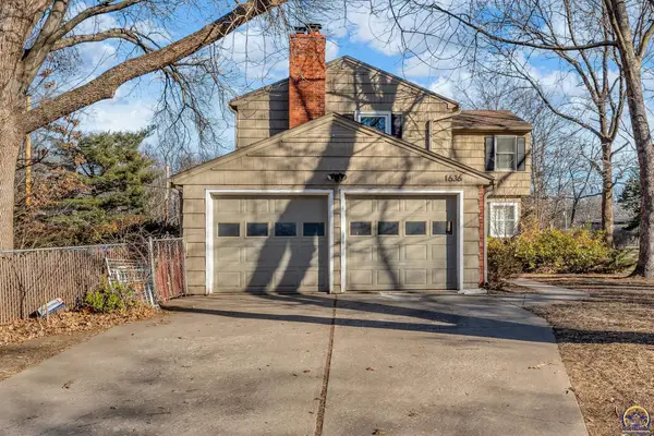 1636 SW Pembroke Ln, Topeka, KS 66604