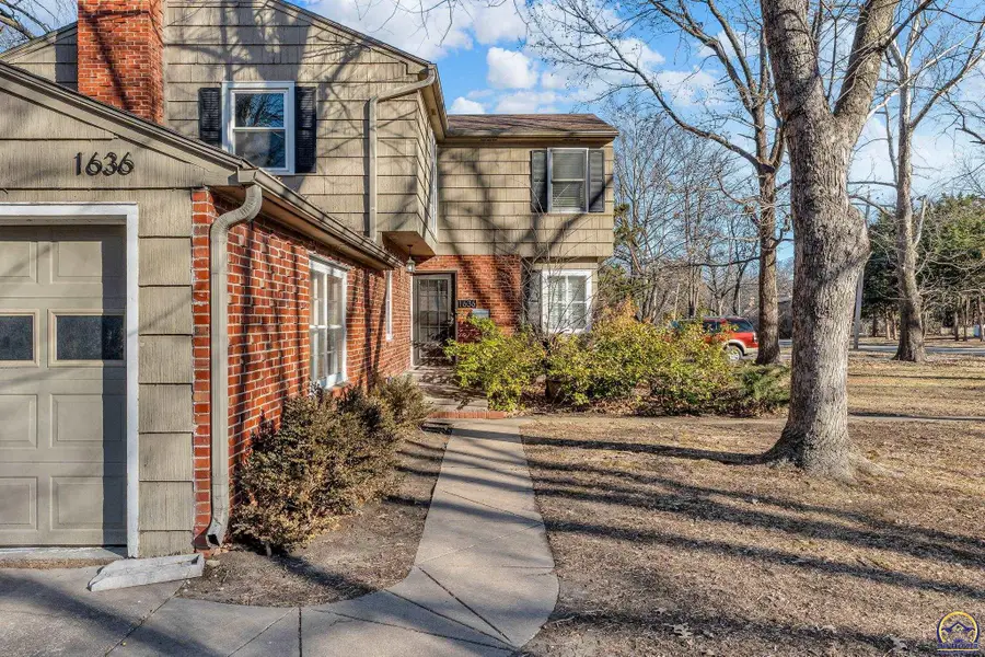 1636 SW Pembroke Ln, Topeka, KS 66604 - Image #2