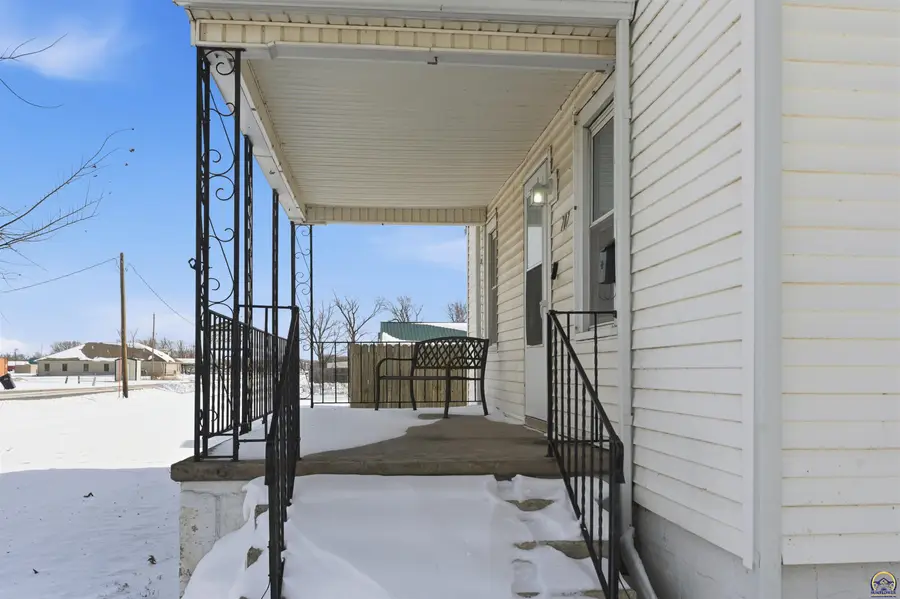 707 Lakin St, Osage City, KS 66523 - Image #2