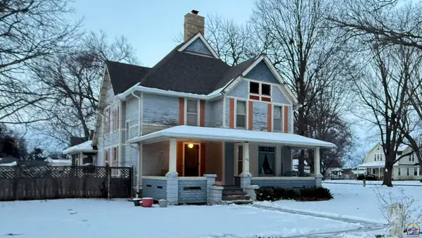 218 E Perry St, Rossville, KS 66533