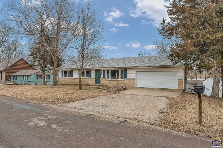 350 Lakeshore Dr, Alma, KS 66401 - #3