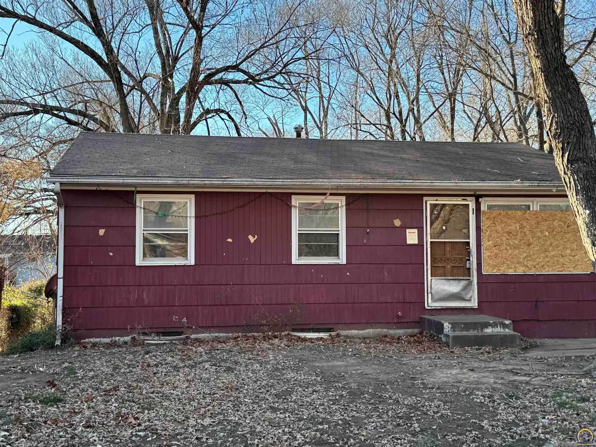 3623 SE Truman Ct, Topeka, KS 66605 - Image #1