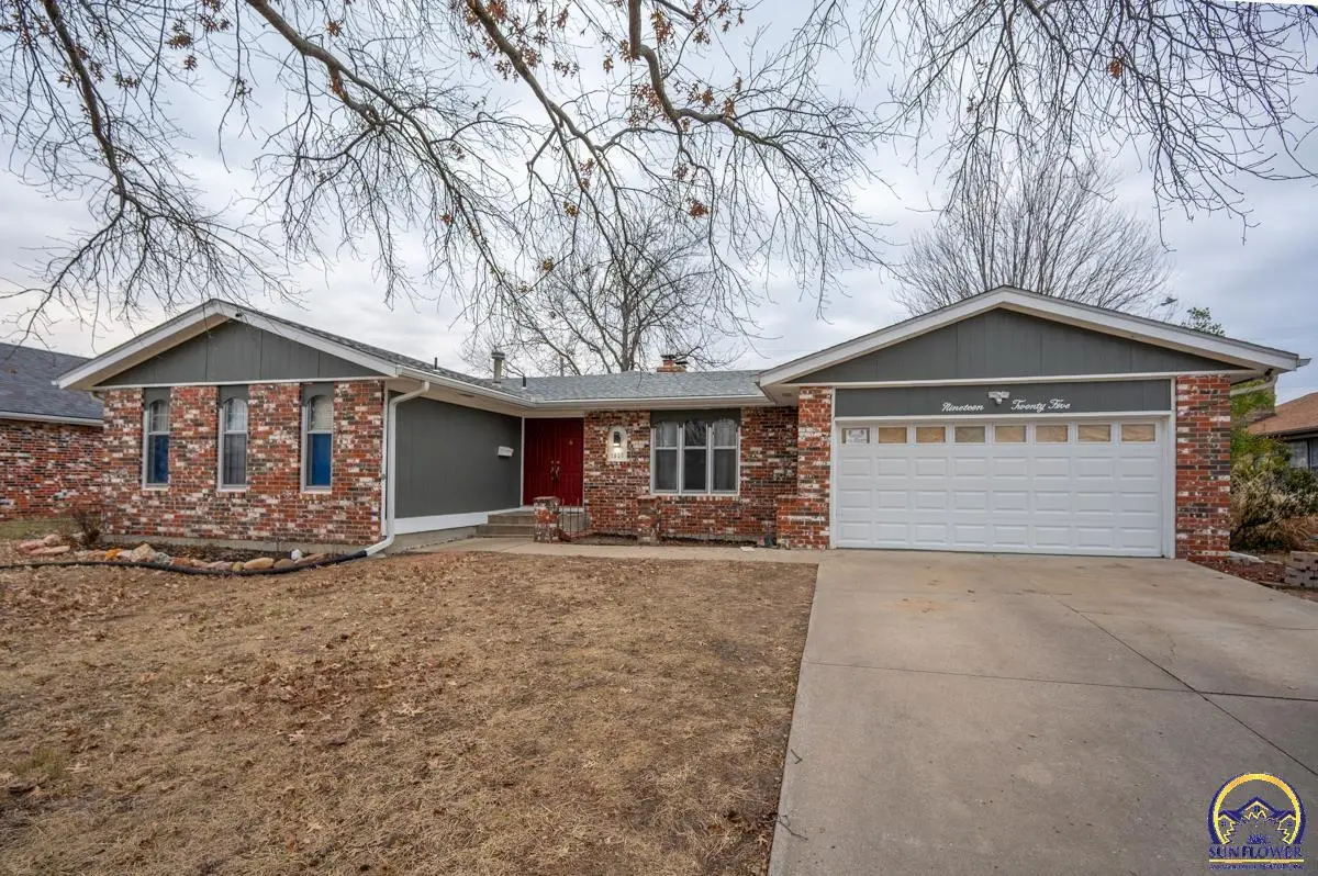 1925 SW Arrowhead Rd, Topeka, KS 66604 - Image #1