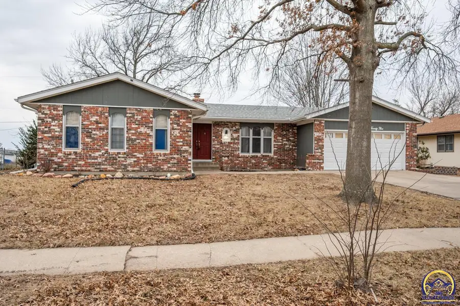 1925 SW Arrowhead Rd, Topeka, KS 66604 - Image #2