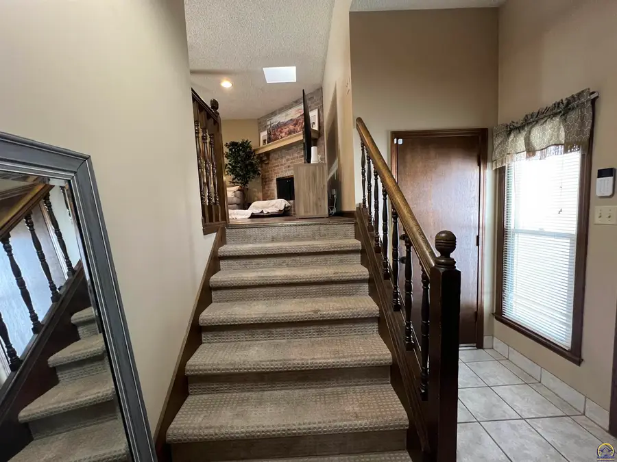 4643-4645 SW 8th Ave, Topeka, KS 66606 - #2