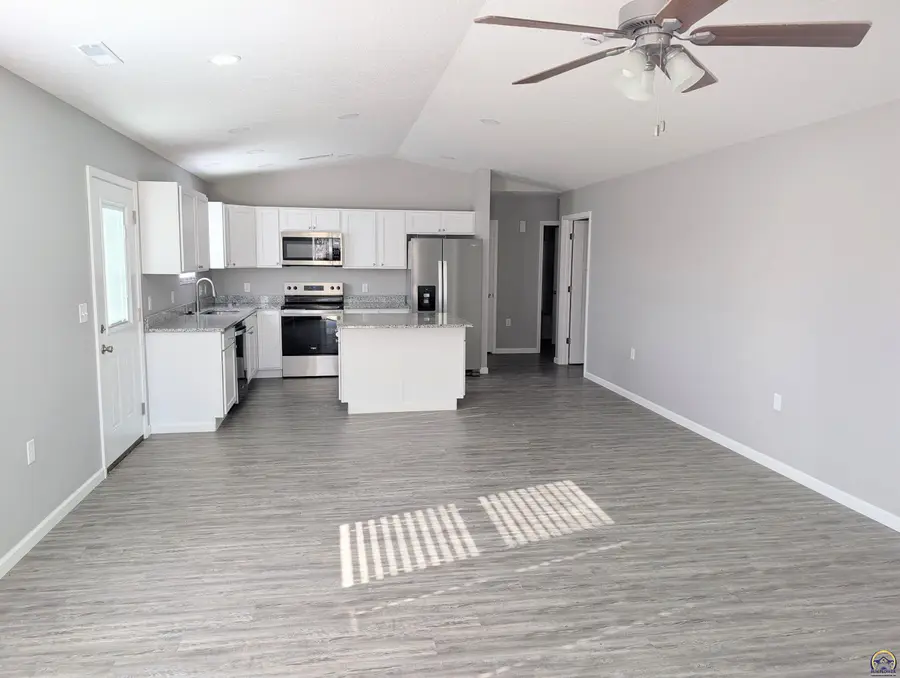 317 S Walnut St, Lebo, KS 66856 - #2