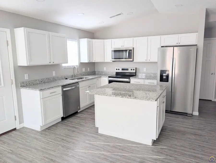 317 S Walnut St, Lebo, KS 66856 - #3