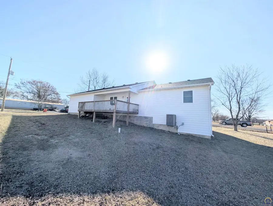 22 E Dickinson St, Lebo, KS 66856 - #2