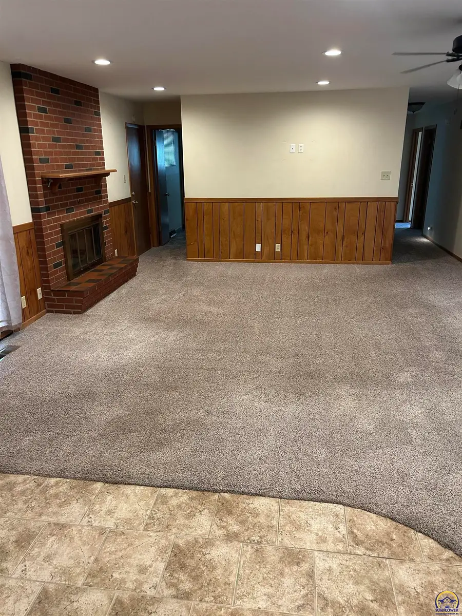 3006 SE Downing Dr, Topeka, KS 66605 - #3