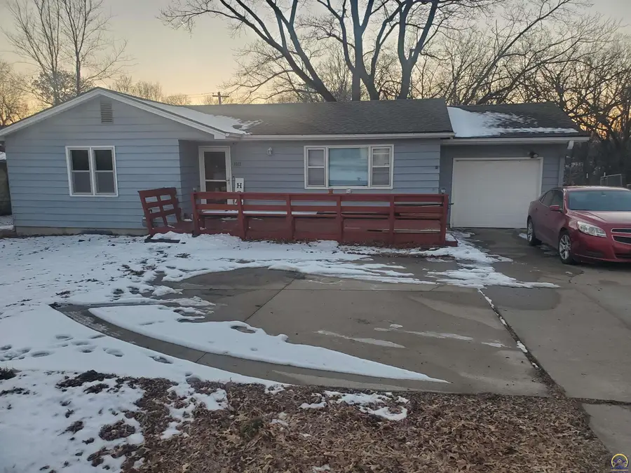3317 NW Rochester Rd, Topeka, KS 66617 - #2
