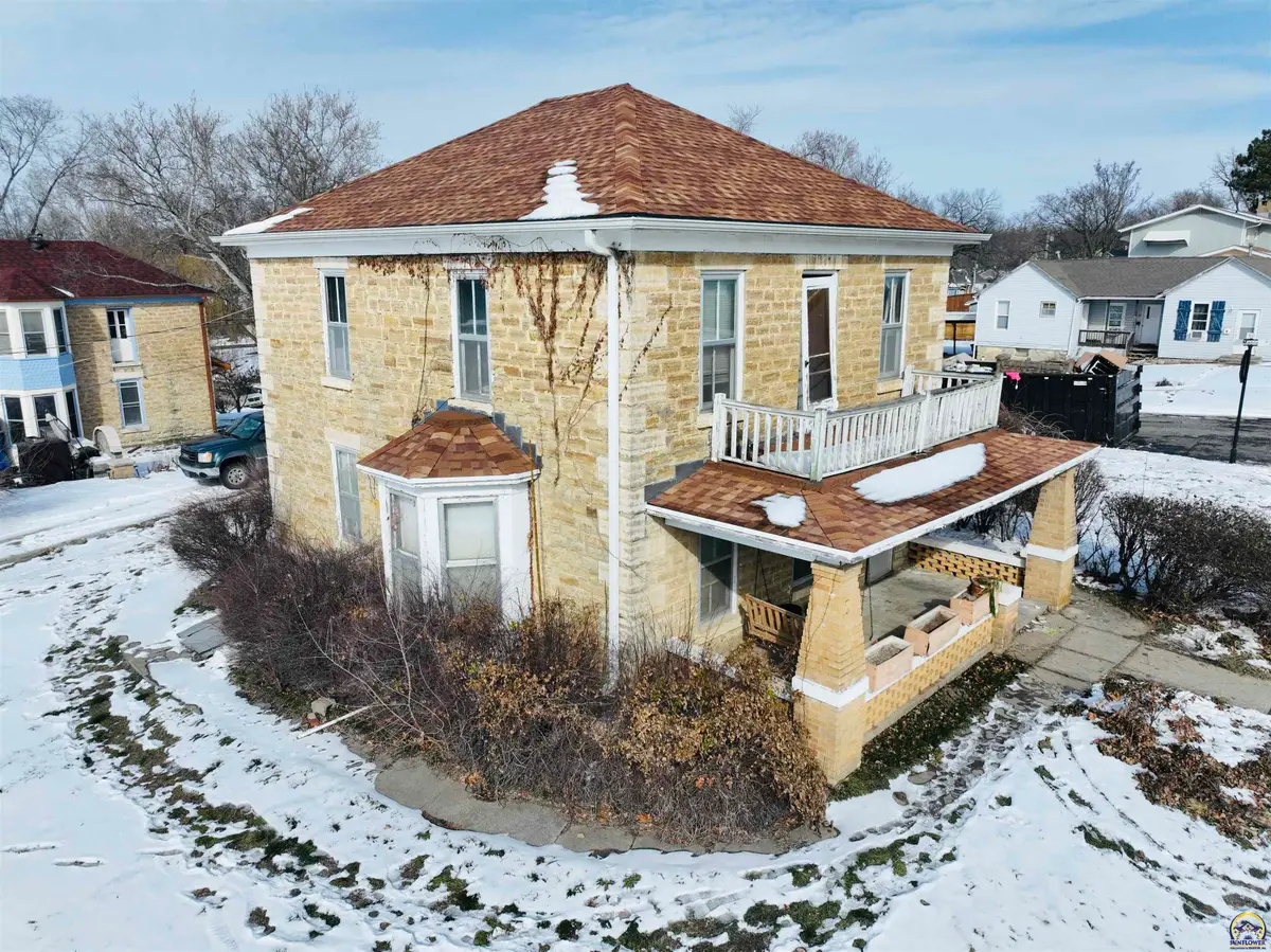 412 N 6th St, Saint Marys, KS 66536 - #1