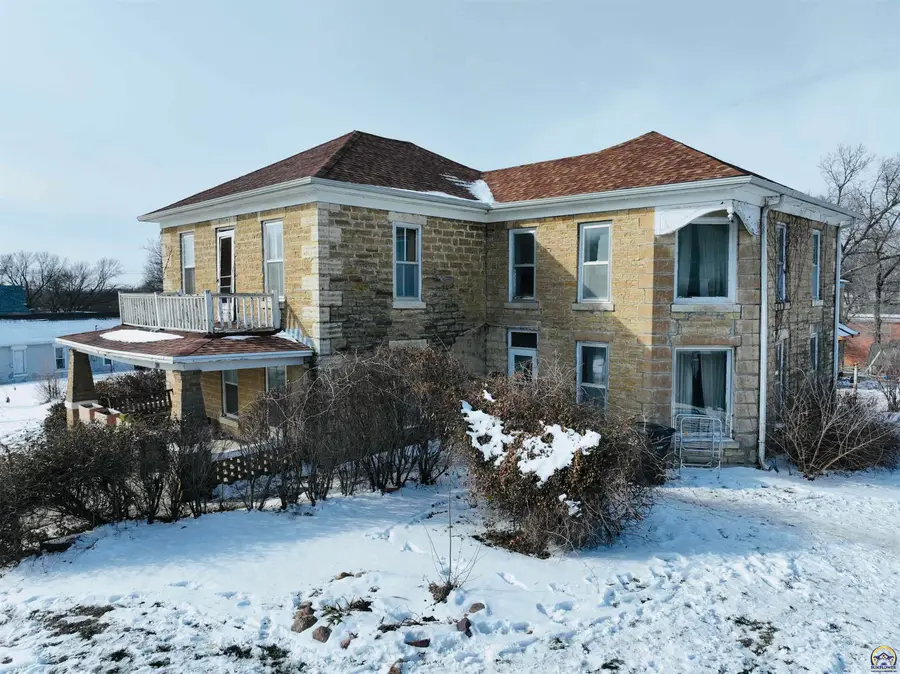 412 N 6th St, Saint Marys, KS 66536 - #3