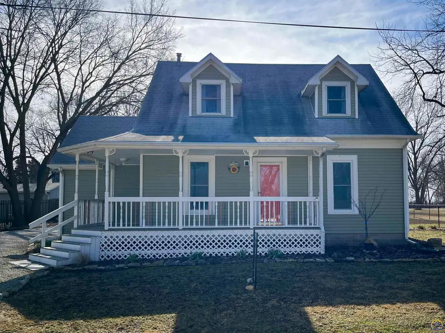 607 Kansas St, Burlington, KS 66839 - #2