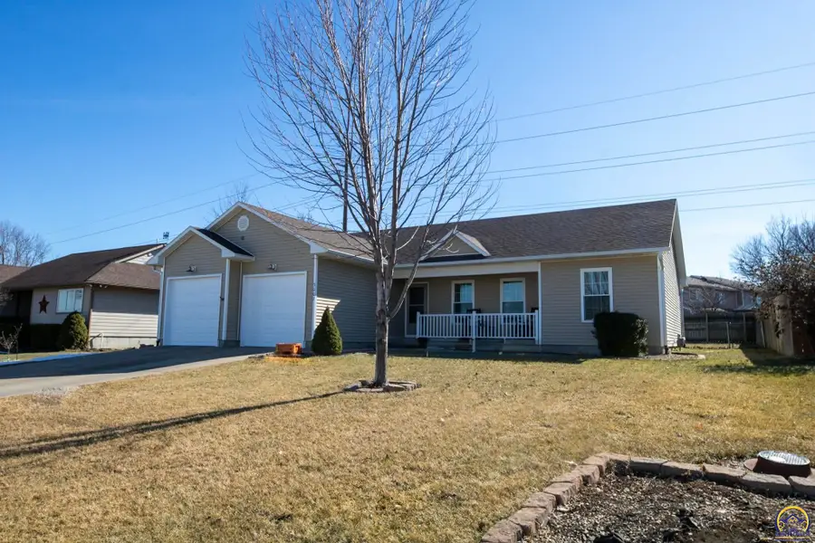 3007 S Parkway Ct, Emporia, KS 66801 - #2