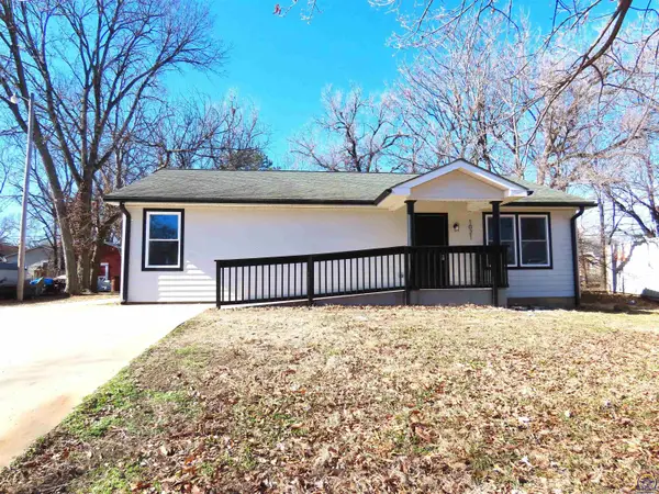 1021 SW Boswell Ave, Topeka, KS 66604
