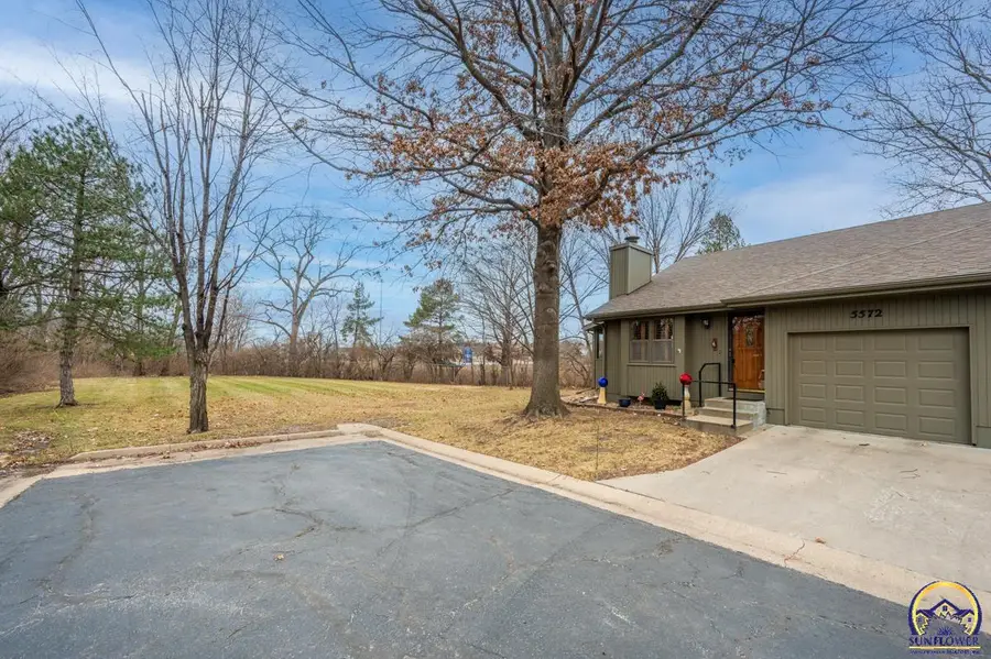 5572 SW Stonegate Ct, Topeka, KS 66606-2396 - #2