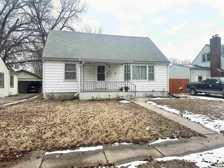 618 NE Grattan St, Topeka, KS 66616 - #2