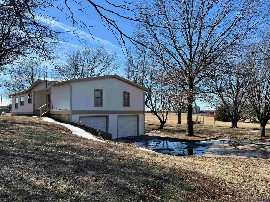1015 SE Shawnee Heights Rd, Tecumseh, KS 66542 - #3