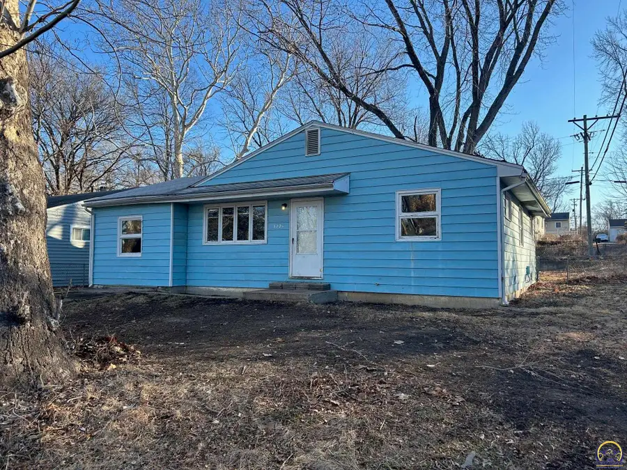 3224 SE Humboldt St, Topeka, KS 66605 - #2
