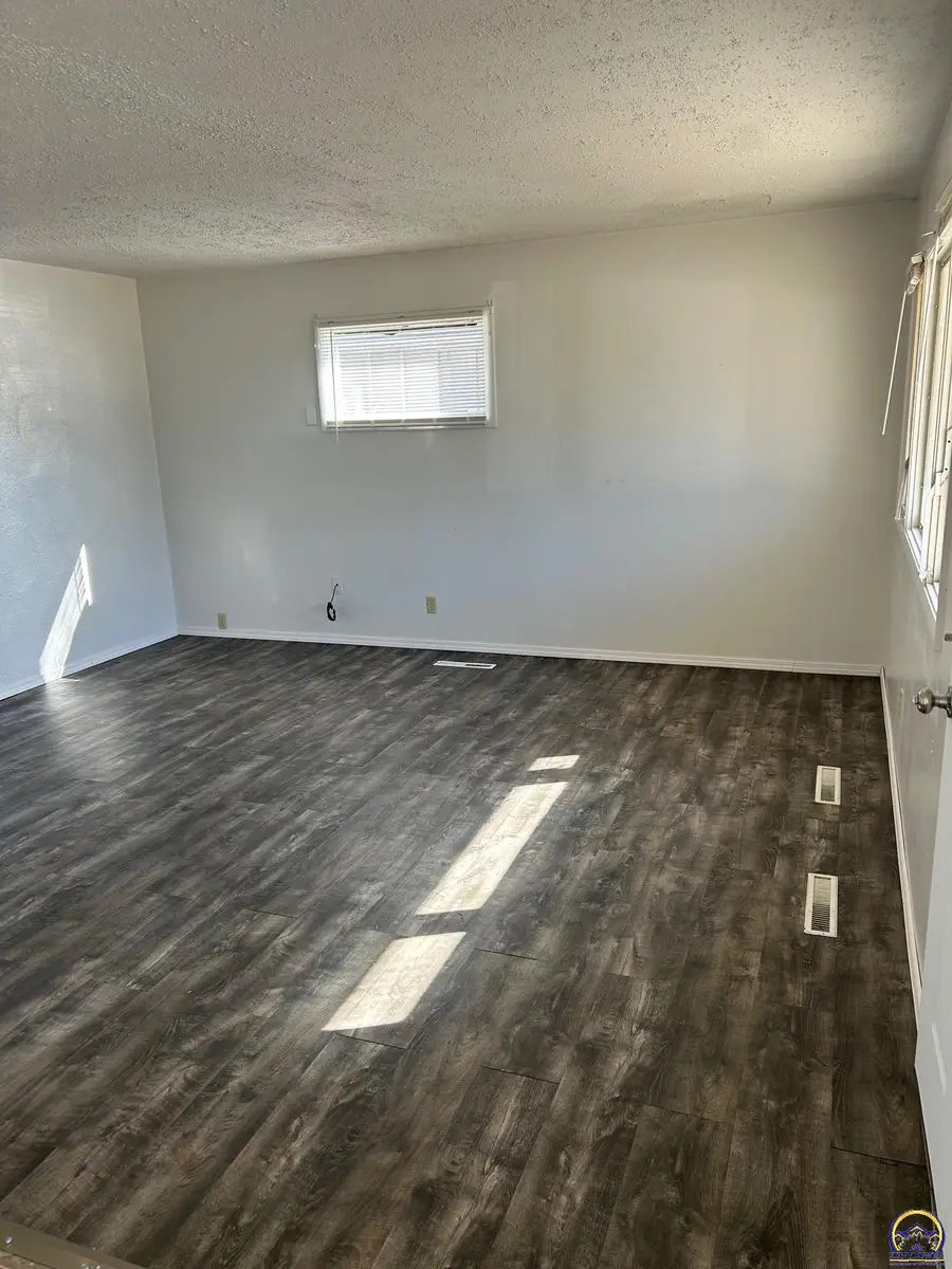 1548 SW 23rd Pk, Topeka, KS 66611 - #2