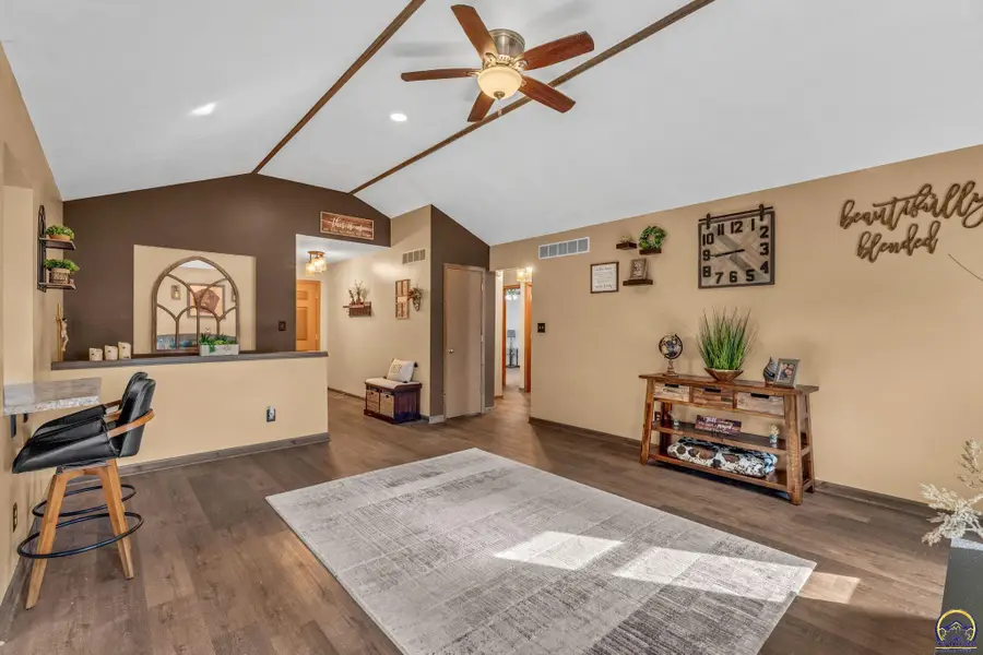 7413 SW 25th St, Topeka, KS 66614 - #2