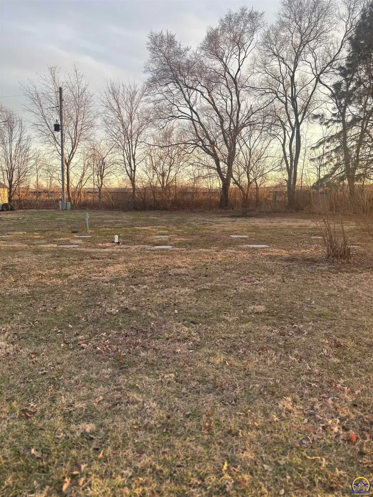 908 Harland Ct, Perry, KS 66073 - #1