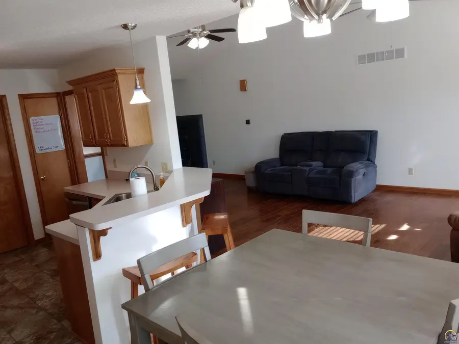 319 NE Aspen Ln, Topeka, KS 66617 - #3
