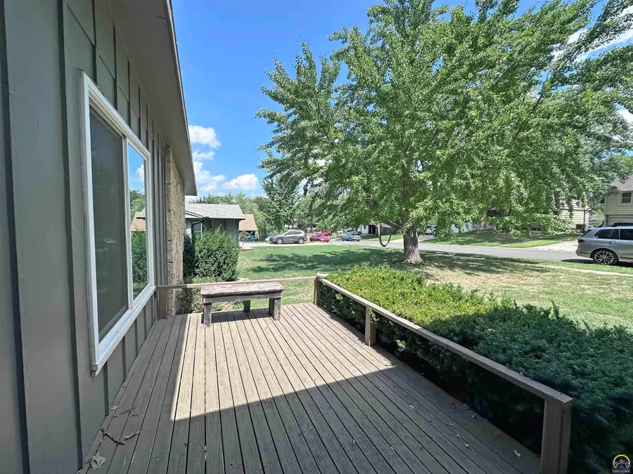 3113 SW Stone Ave, Topeka, KS 66614 - #2