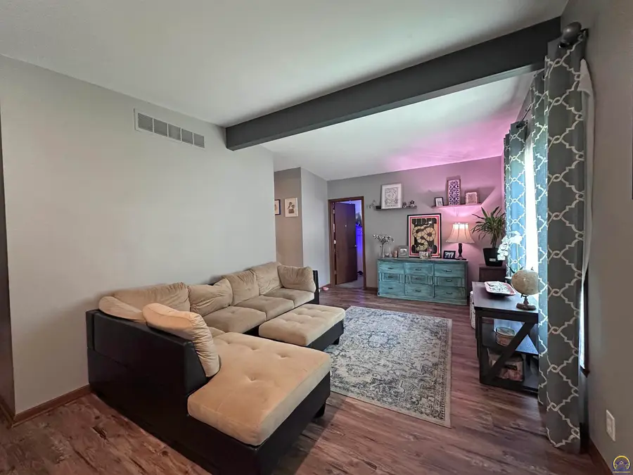 3113 SW Stone Ave, Topeka, KS 66614 - #3